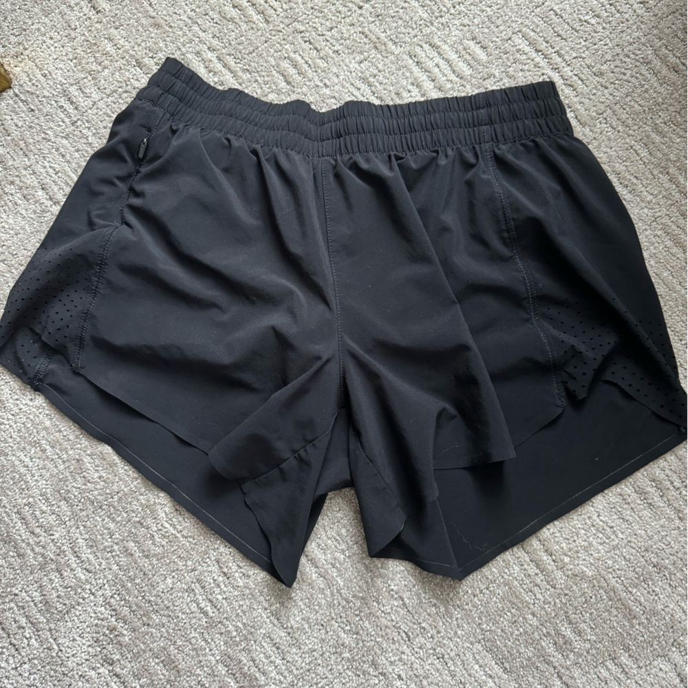 Athleta Hustle 4.5” short size Medium